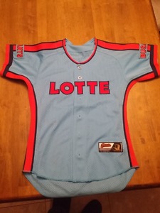 Lotte Giants Jersey fits 9-13 year old. New