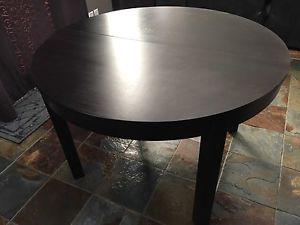 Round Kitchen/Dining Room Table w/built in extension