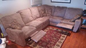 Sectional with dual recliners