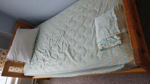 Single bed with matress in excellent condition
