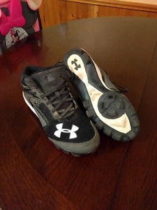 Size 3Y Under Armor Baseball Cleats