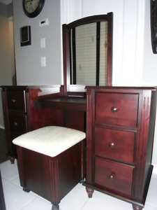 Wood Dresser Vanity Set with Mirror & Cushioned Stool