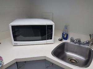  watt Microwave - Danby