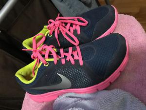 6.5 Youth Girls New Nike
