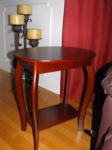 Beautiful Wood Accent / Side Table