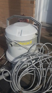 Bissell canister carpet shampooer