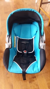 EUC BabyTrend infant car seat with base