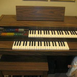 LOWREY Electric Organ