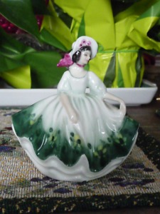 Lovely Small Royal Doulton Figurine "Sunday Best"