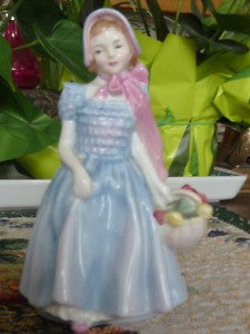 Lovely Small Royal Doulton Figurine "Wendy"