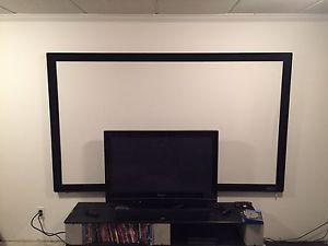 Projection screen and projector