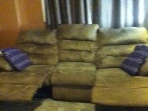 Recliner sofa like new!!