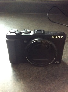 Sony compact camera with 30x op zoom large distance lense