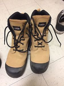 Steel toe boots Size 9