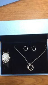 Wanted: Necklace, watch and earrings