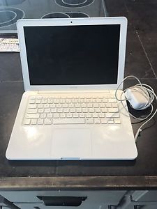 White MacBook Unibody 
