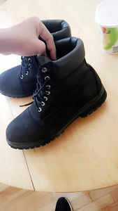 ALL BLACK TIMBERLAND BOOTS