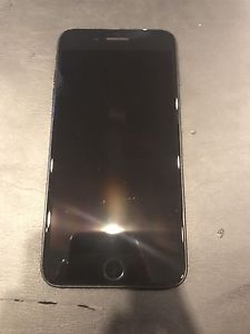 Almost new iPhone 7 plus 32GB bell with extras