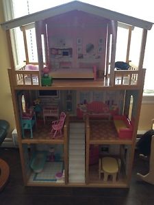 Barbie house, pool, 2 campers, car, clothes, barbies, bakery