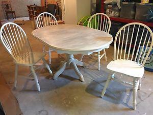 Beautiful solid oak table set! Newly refurbished !