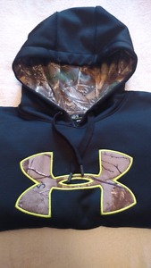 Camo under Armour hoodie (large)