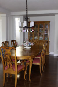 Dining Table Set with Hutch and Server - Mint condition $400