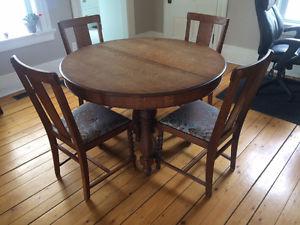Dining room table with 6 chairs set