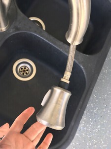 Double kitchen sink with Delta tap w/ sprayer