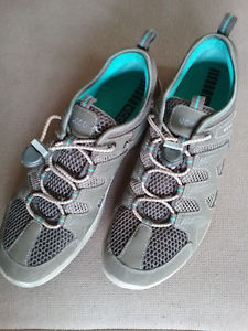 Ecco Sneakers