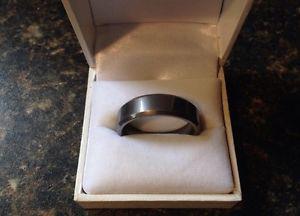 Men's tungsten wedding band