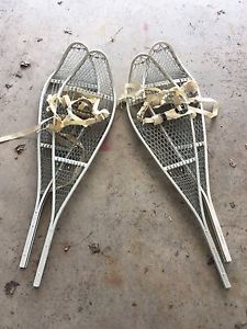 Military style magnesium snowshoes