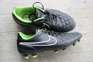 Nike Tiempo Soccer Shoes Size 7