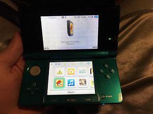 Nintendo 3DS Blue + 3 Games + charging accessories