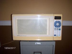 Sanyo microwave for 20 | Posot Class