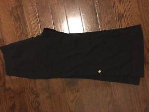 Size 10 lululemon relAxed fit crop