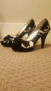 Size 6.5 black and white flower print heels