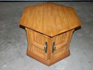 TABLE END TABLE GREAT CONDITION LOOK