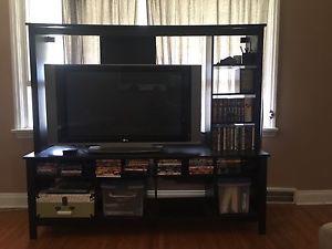 Tv stand and tv 200 obo