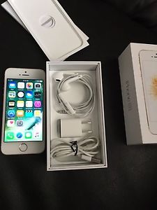 iPhone SE 16gb Gold locked to Bell/Virgin