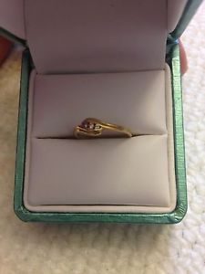 10 kt Gold and Diamond Ladies Ring