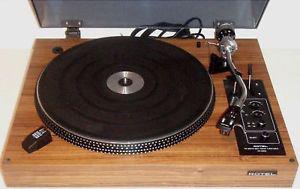 2 Rotel Turntables