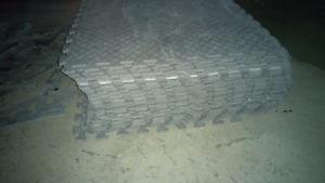 24 interlocking foam floor mats with edge pieces 24" x 24"