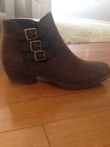 Brown booties size 6 only worn once