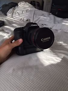 Canon 7d with Battery Grip (Body Only)