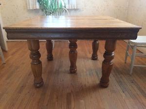 Extendable rustic dining table