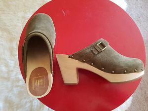 GAP Green Suede Wooden Clogs - Size 7