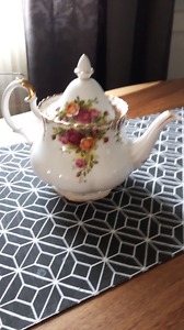 Old Country Roses Tea Pot