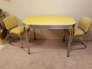 Retro kitchen table and 2 chairs