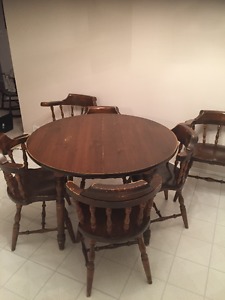 Solid pine dining table, 6 chairs