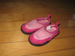 Toddler Air walk size 8 water sock (like new)